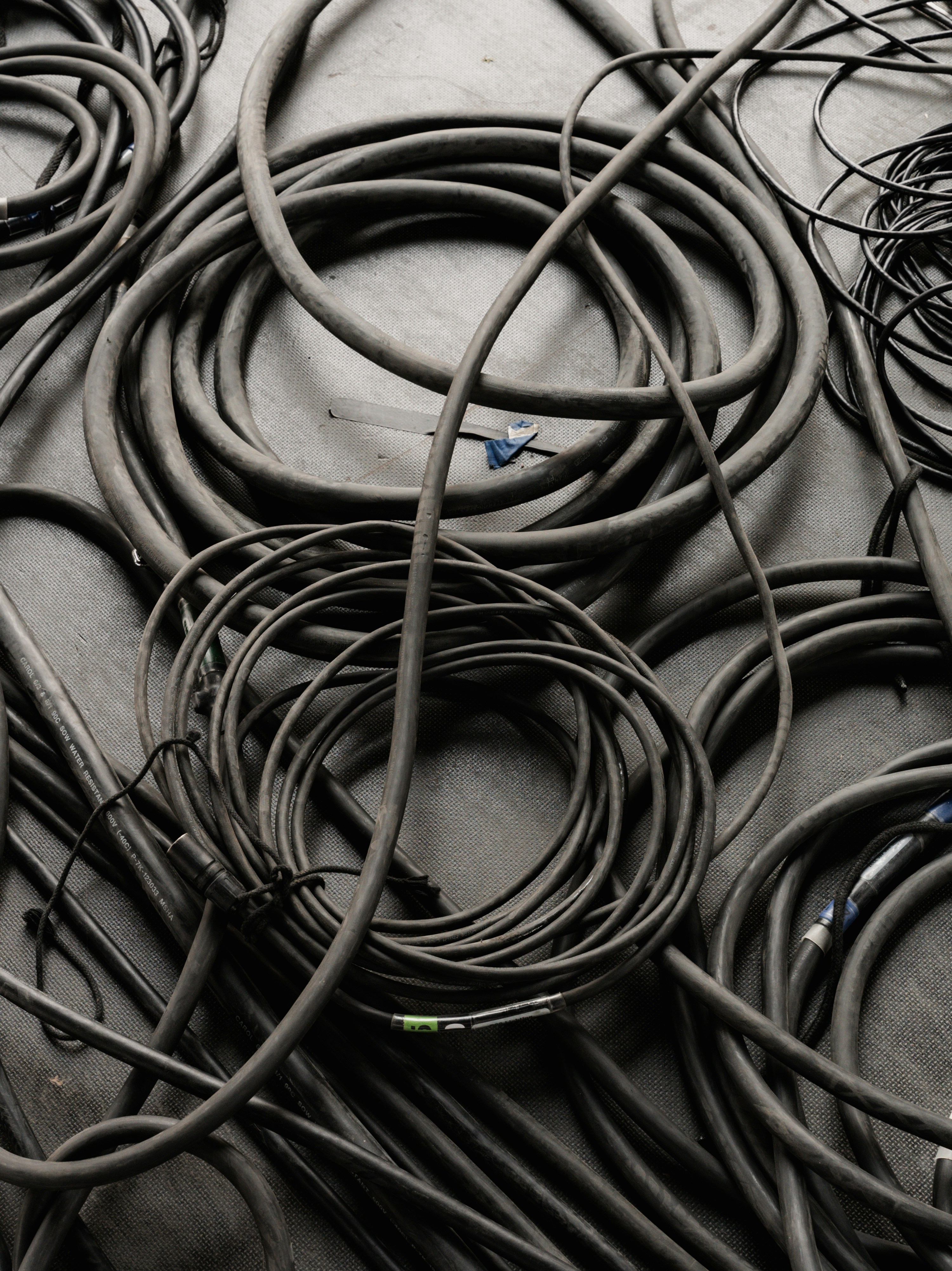 久留米市の就労継続支援B型事業所「東町公園つどい」での銅線剥離・リサイクル作業の様子